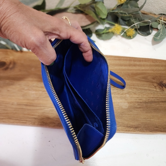 TORY BURCH  Robinson Pineapple Large Wristlet Like New - Picture 5 of 6